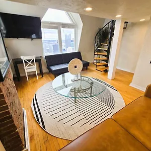  Apartment Skyline At Your Door - With A View